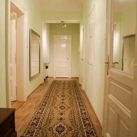 Helen Homestay Vaclavske Namesti * Prag