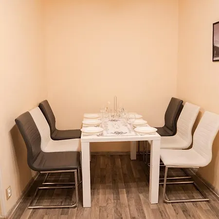 Helen Homestay Vaclavske Namesti * פראג