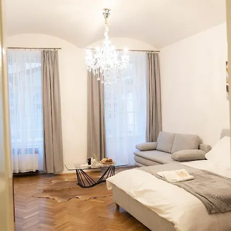 Helen Homestay Vaclavske Namesti Lägenhet *